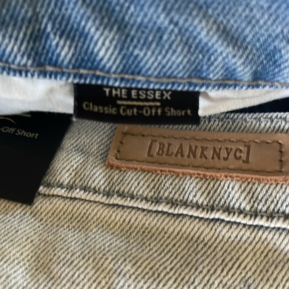 BLANKNYC The Essex Classic Distressed Denim Short sz 29 - Picture 5 of 9